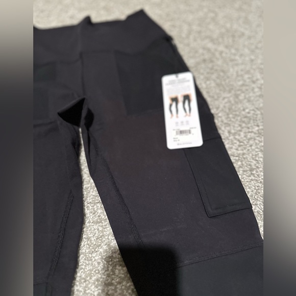 Alo High-Waist Cargo Legging, NWOT, Black, 4 pockets, new! Size M and XS - Picture 6 of 9